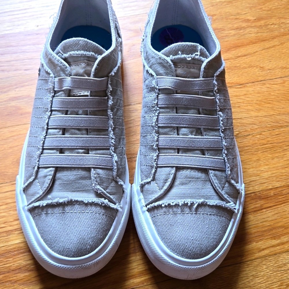 Blowfish Tan Taupe Malibu Sneaker Normcore Canvas Frayed Distressed No-Lace